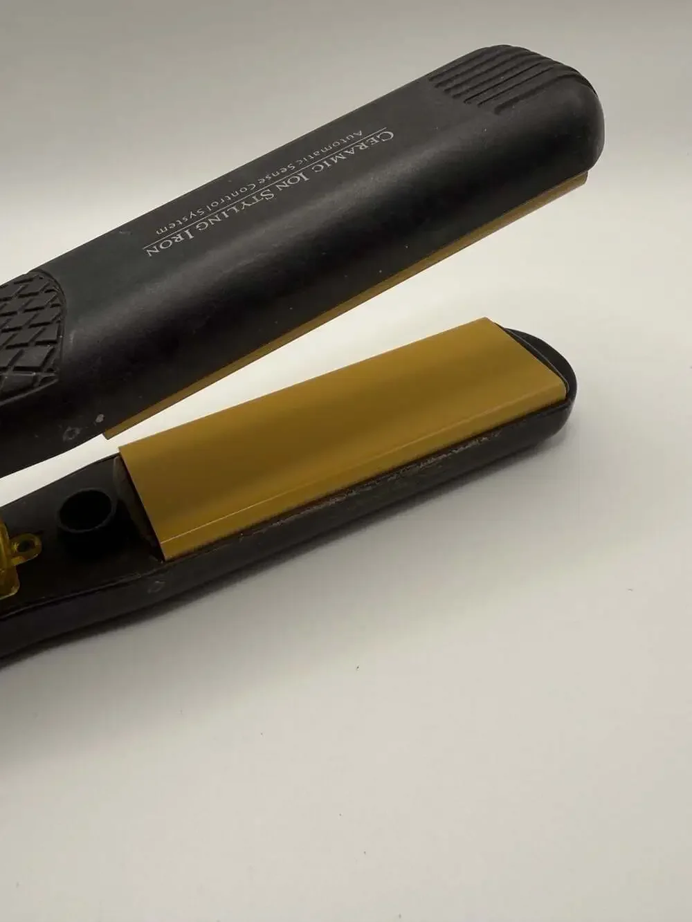 H2PRO Ceramic Ion Styling Iron with Automatic Sense Control System